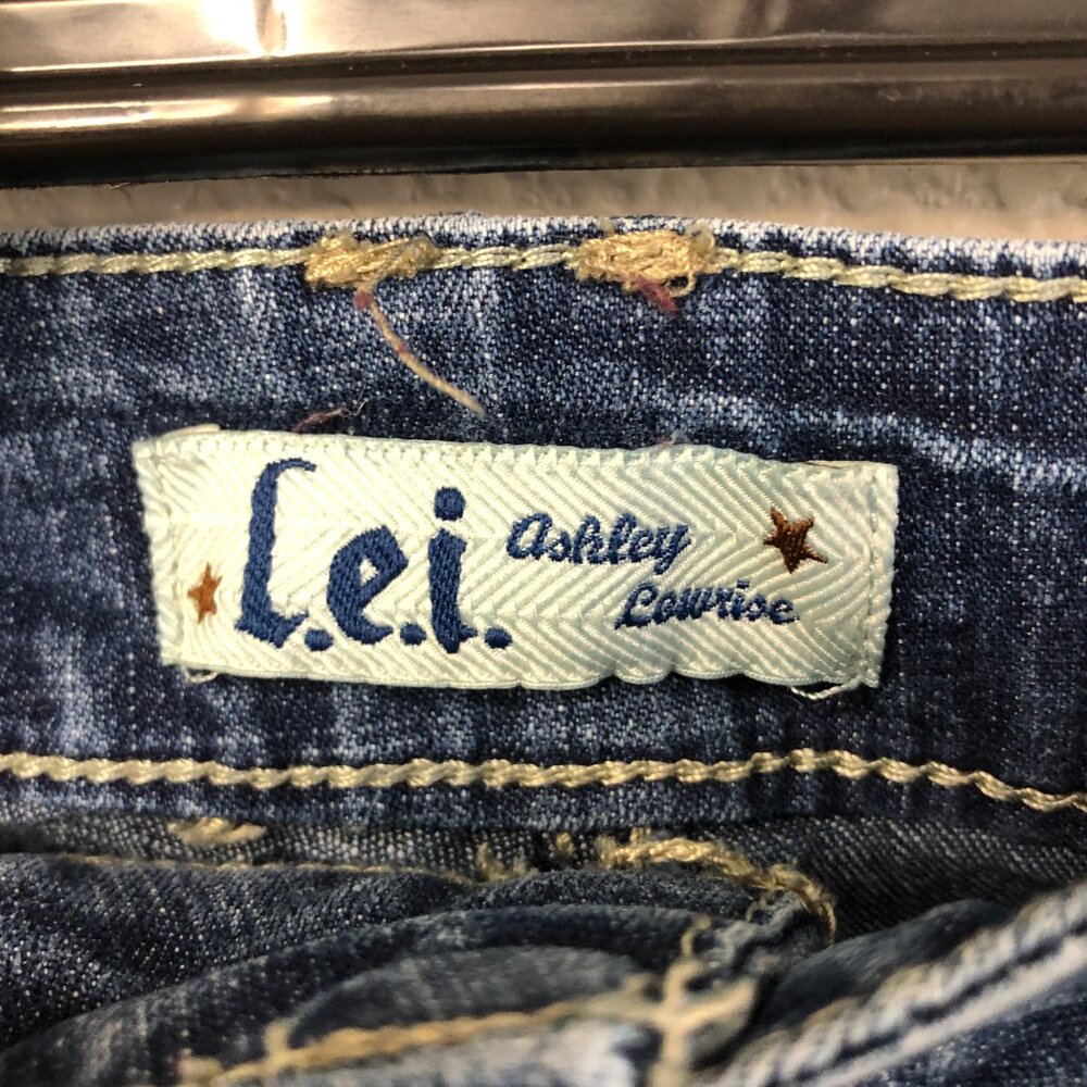 L.E.I Ashley Lowrise Denim Shorts Y2K Button Flap Pockets Sz. 11 Blue Jean Short - Picture 6 of 9